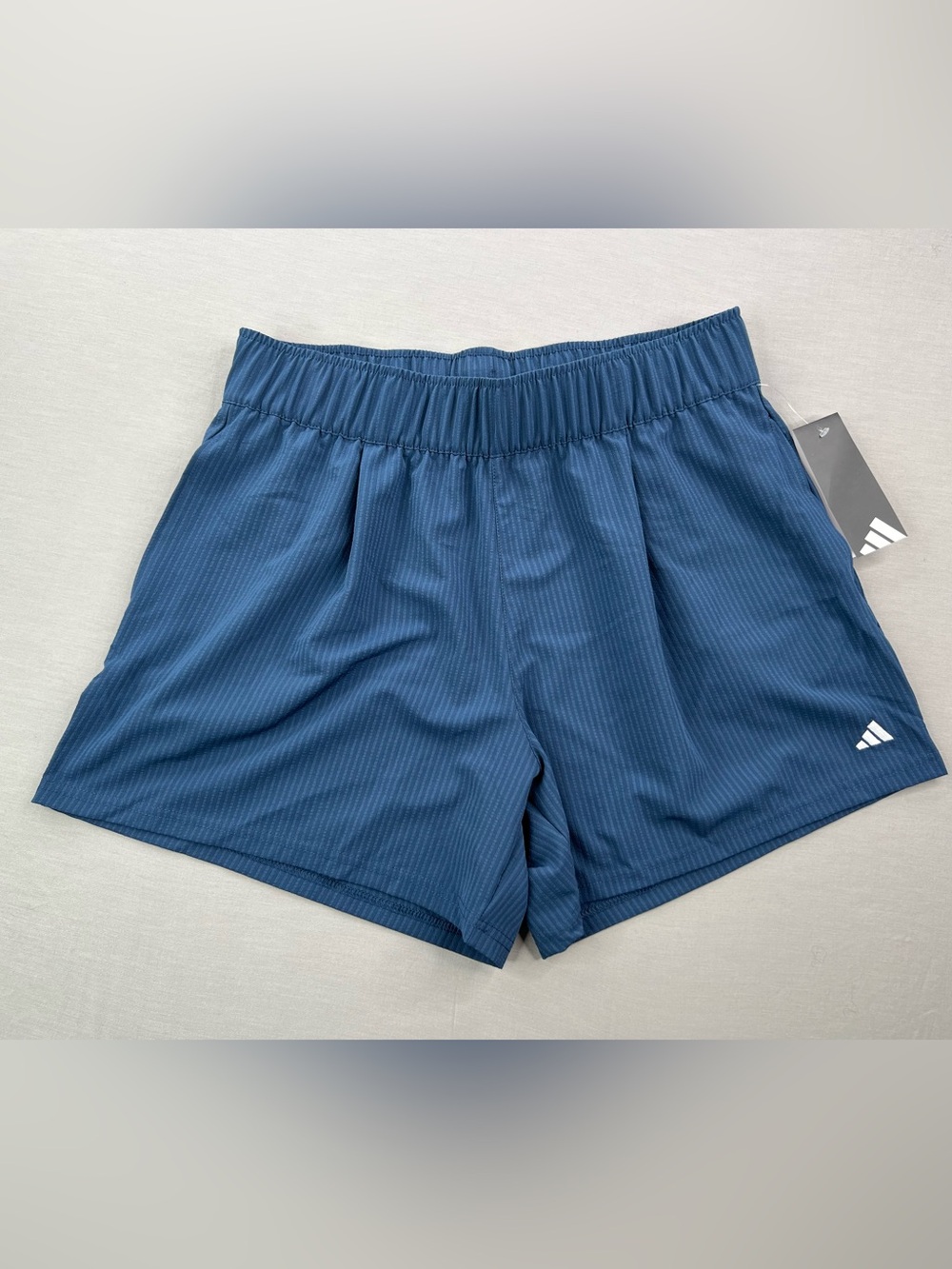 ADIDAS PLEATED SEERSUCKER WOMENS ATHLETIC ACTIVE SHORTS NAVY BLUE SZ M